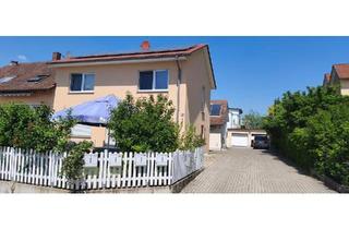 Haus kaufen in 90579 Langenzenn, Langenzenn - 2 Häuser oder 4 Wohnungen mit 3 Garagen und 1 Stellplatz