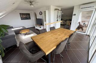Wohnung kaufen in Raiffeisenstr. 13, 91077 Dormitz, Traumhafte 4-Zimmer-Dachgeschosswohnung mit Panoramablick, Klimaanlage & Carport