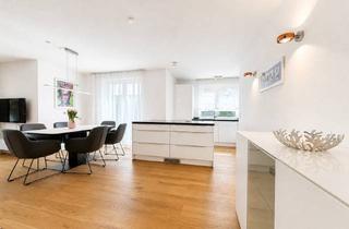 Wohnung kaufen in 81477 München, Sehr hochwertig ausgestattete 4-Zimmer-Wohnung mit über 200 m² Garten am Forstenrieder Park