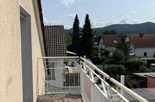 Wohnung mieten in 64404 Bickenbach, Singlewohnung! Gemütliche 2-Zi.-DG Wohnung mit Balkon in gepflegtem 3-FH in Bickenbach!