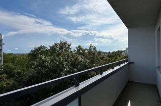 Wohnung mieten in Kastanienallee 116, 12627 Hellersdorf, Single-Apartment mit Aufzug, Balkon und Wannenbad - nur für EINE Person!