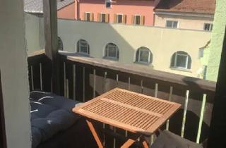 Wohnung mieten in Rote-Löwen-Straße, 93047 Innenstadt, Zur Zwischenmiete: Altbauwohnung mit 3 Zimmern und Balkon in der Regensburger Altstadt