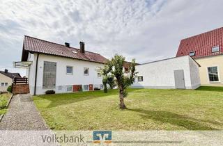Haus kaufen in 85098 Großmehring, Viel Platz & Potenzial: Charmantes Zweifamilienhaus mit großem Grundstück in Großmehring