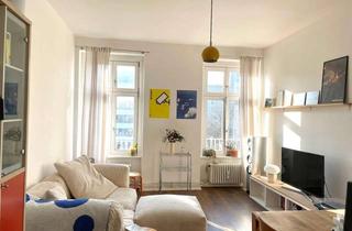 Wohnung kaufen in 10243 Friedrichshain, Bezugsfrei! 2-Zimmer-Wohnung im berühmten Zuckerbäckerhaus am Frankfurter Tor