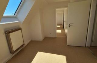 Wohnung mieten in 71229 Leonberg, Schöne, helle Dachgeschosswohnung in energetisch saniertem Mehrfamilienhaus