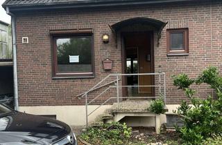 Doppelhaushälfte kaufen in 28325 Tenever, Renovierungsbedürftige Doppelhaushälfte mit Loggia, Terrasse, Garten, Vollkeller und Garage