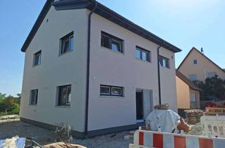 Haus mieten in 91325 Adelsdorf, Erstbezug in Toplage: Einfamilienhaus mit Garage & Einbauküche