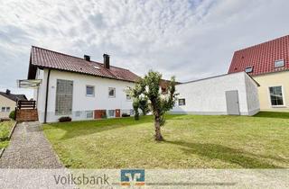 Haus kaufen in 85098 Großmehring, Viel Platz & Potenzial: Charmantes Zweifamilienhaus mit großem Grundstück in Großmehring
