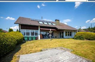 Haus kaufen in 87781 Ungerhausen, Großzügiges Zweifamilienhaus mit 2 Wohneinheiten, 3 Garagen & Garten