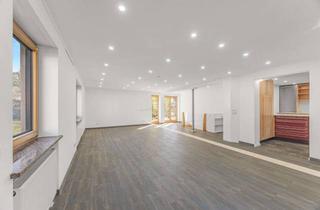 Wohnung kaufen in Hochlandstraße 27, 80995 Feldmoching-Hasenbergl, Top renovierte 150 m² Whg. in Feldmoching mit Pool und Doppelgarage - Bes: FR 17.07. ind. Vereinb.
