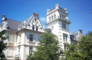 Wohnung kaufen in Bernhardstraße 30, 76530 Innenstadt, Historisches Bergschloss Baden-Baden | 2-Zimmer-Wohnung mit Blick auf das Alte Schloss