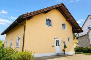 Wohnung kaufen in 94116 Hutthurm, Ruhig wohnen: Dachgeschosswohnung mit Balkon, Garten und Stellplatz