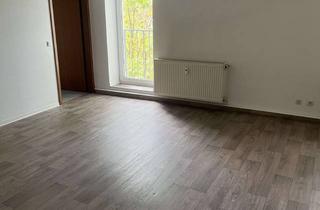 Wohnung kaufen in Kirchgasse, 04639 Gößnitz, Gepflegte 3 Raumwohnung mit großer Garage