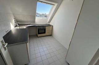 Wohnung mieten in Osterhoffstraße, 21075 Heimfeld, Große renovierte 1-Zi.DG-Wohng. in zentraler u.schöner Lage - Besichtigung nach Vereinbarung
