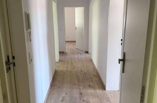 Wohnung mieten in Friedensstraße 10, 55743 Idar-Oberstein, Helle, renovierte 3-Zimmer-Erdgeschosswohnung mit Balkon