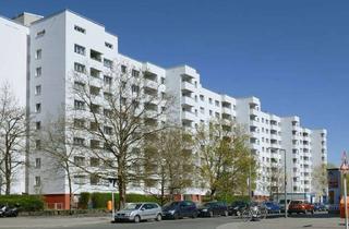 Wohnung mieten in Waldsassener Straße 43, 12279 Marienfelde, Dreizimmer sucht kleine Familie