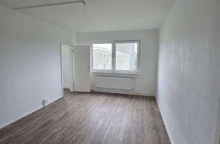 Wohnung mieten in Keplerstraße 10, 19063 Mueßer Holz, geräumige 3-Raum-Wohnung mit Fahrstuhl und Wannenbad