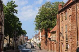 Mehrfamilienhaus kaufen in 23966 Altstadt, Altbaujuwel in bester Altstadtlage von Wismar – modernisiertes Mehrfamilienhaus mit 3 Wohneinheiten