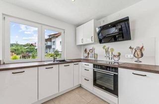 Haus kaufen in 79802 Dettighofen, Teilmodernisiertes Zweifamilienhaus mit Terrasse, Garten, Doppelgarage und Ausbaupotenzial