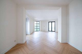 Wohnung kaufen in Simplonstraße 10, 10245 Friedrichshain, Eleganz auf höchstem Niveau – stilvolles Apartment mit Stuck, Schiebetüren & Premium-Ausstattung