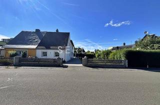 Doppelhaushälfte kaufen in 95111 Rehau, Großzügige Doppelhaushälfte mit Anbau, großem Garten und zwei Garagen