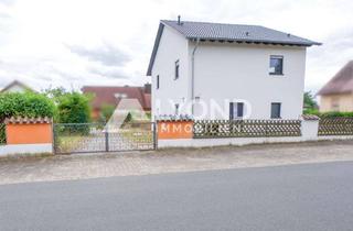 Einfamilienhaus kaufen in 91486 Uehlfeld, Neubauflair trifft Wohnkomfort, Einfamilienhaus mit Gartenidylle!