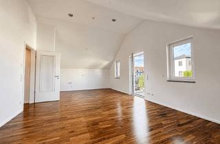 Wohnung kaufen in Kirchplatz 37, 82538 Geretsried, Traumhaftes Dachgeschoss: Lichtdurchfluteter Wohntraum | Frisch saniert & Provisionsfrei