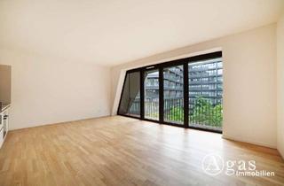 Wohnung mieten in Zimmerstraße 94, 10117 Mitte, Toll geschnittene 3 Zimmer Wohnung mit ca. 87m², EBK und Balkon mit grünem Ausblick direkt in Mitte!