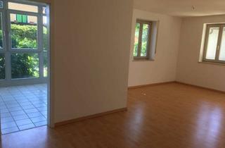 Wohnung mieten in Hirschbergstr., 83607 Holzkirchen, Helle, ruhige 2-Zimmer-Gartenwohnung mit Erker und Südterrasse in Holzkirchen