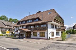 Haus kaufen in 79877 Friedenweiler, 8% Rendite & Ausbaupotenzial: Wohn- & Geschäftshaus mit 11 WE