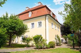 Haus kaufen in 93096 Köfering, Leben im Denkmal: Einzigartiger, historischer Pfarrhof mit Traumgarten und Stadel