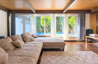 Haus kaufen in 89077 Weststadt, Grüne Oase in zentraler Ruhelage – Bungalow mit Pool und zwei Garagen
