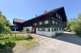 Bauernhaus kaufen in 88167 Grünenbach, Charmantes Bauernhaus mit Entwicklungspotenzial im Allgäu!