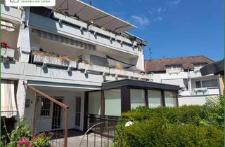 Wohnung kaufen in 51399 Burscheid, Hochparterre: 3 Zimmerwohnung mit Wintergarten, 2 Garagen in Burscheid - Treppenlift im Hausflur
