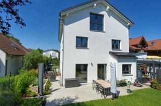 Haus kaufen in Sperlingweg 17a, 80937 München, Modernes Familienzuhause mit Garten im Münchner Norden