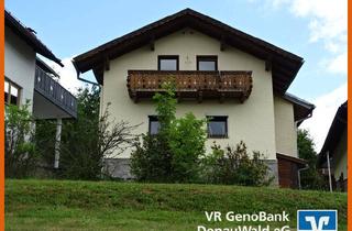 Einfamilienhaus kaufen in 94227 Zwiesel, Tolle Aussicht - Solides Einfamilienhaus mit Garage, Garten und Balkon in ruhiger Siedlungslage