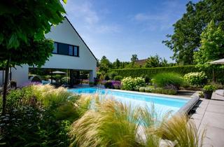 Einfamilienhaus kaufen in 49205 Hasbergen, Modernes Architektenhaus mit Pool, Fasssauna und Doppelcarport – Wohnen auf Neubauniveau in Hasbergen