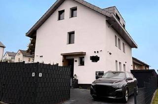 Haus kaufen in 32120 Hiddenhausen, Hiddenhausen - Kernsaniertes Dreifamilienhaus mit (2023) mit PV & Wärmepumpe
