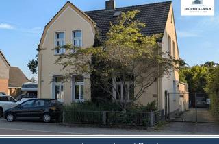Haus kaufen in 46562 Voerde, Solide Substanz mit Raum für Ihre Ideen: Zweifamilienhaus mit XXL-Grundstück in Voerde