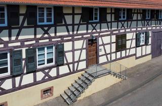 Wohnung mieten in Gaisbach, 77704 Oberkirch, Charmante 3-Zimmer-Wohnung im historischen Fachwerkhaus – mit Balkon und Weinbergblick