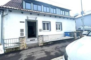 Haus kaufen in 89340 Leipheim, STEILISCH UND PRAKTISCH Interessantes Dreifamilienhaus mit wunderschöner Maisonette-Wohnung im DG