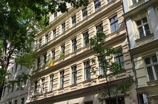 Wohnung kaufen in Falckensteinstraße 34, 10997 Kreuzberg, Dachrohling mit Entwicklungspotenzial im angesagten Wrangelkiez