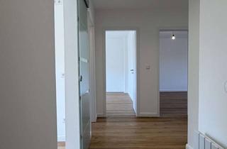 Wohnung kaufen in 41464 Neuss, Kernsanierte 3-Zimmer-Eigentumswohnung mit Loggia, inkl. Stellplatz & gehobener Ausstattung