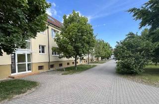 Wohnung mieten in An Der Petergrube, 04552 Borna, Wohnen in ruhiger, grüner Lage - Geräumige + helle 3-Zi.-Whg. mit Balkon u. guter Ausstattung!