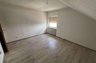 Wohnung mieten in Erlenweg 10, 61206 Wöllstadt, Viel Platz für den Alltag: 4-Zimmer-Dachgeschosswohnung in Wöllstadt