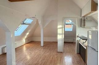 Wohnung mieten in Felsensteinstraße 11, 86199 Göggingen, Charmante und helle 2,5-Zimmer-Dachgeschosswohnung in Augsburg-Göggingen