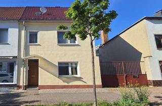 Haus kaufen in Lazarettstraße 58, 06385 Aken, Kleines Stadthaus mit großem Potenzial – Reihenendhaus in Aken (Elbe)