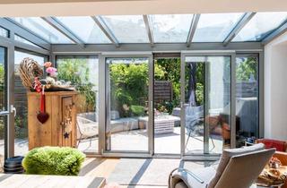 Haus kaufen in 93073 Neutraubling, Hier beginnt Ihr Traum vom hellen und außergewöhnlichen Eigenheim - RMH mit Sauna und Wintergarten.