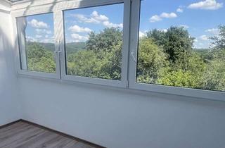 Wohnung mieten in Peter-Raspe-Straße 56, 42651 Solingen-Mitte, Charmante 2-Zimmer-Wohnung im 2. Obergeschoss mit Loggia und Gartennutzung