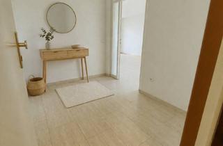 Wohnung kaufen in 47829 Krefeld, Besondere Gelegenheit für Kapitalanleger und Eigennutzer 4-Zimmer-Wohnung mit Weitblick